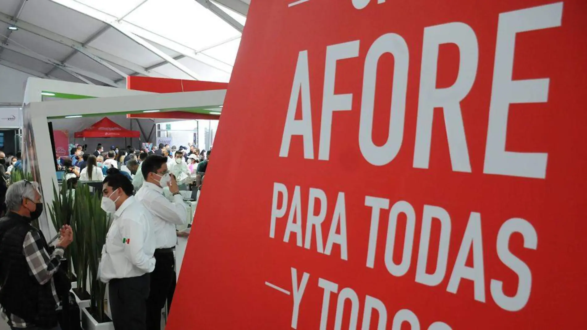 Las Afores brindan un abanico de opciones con la intensión de incrementar el recurso que recibirá un trabajador al momento del retiro